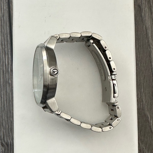 Nixon Kensington Watch - Picture 3 of 3